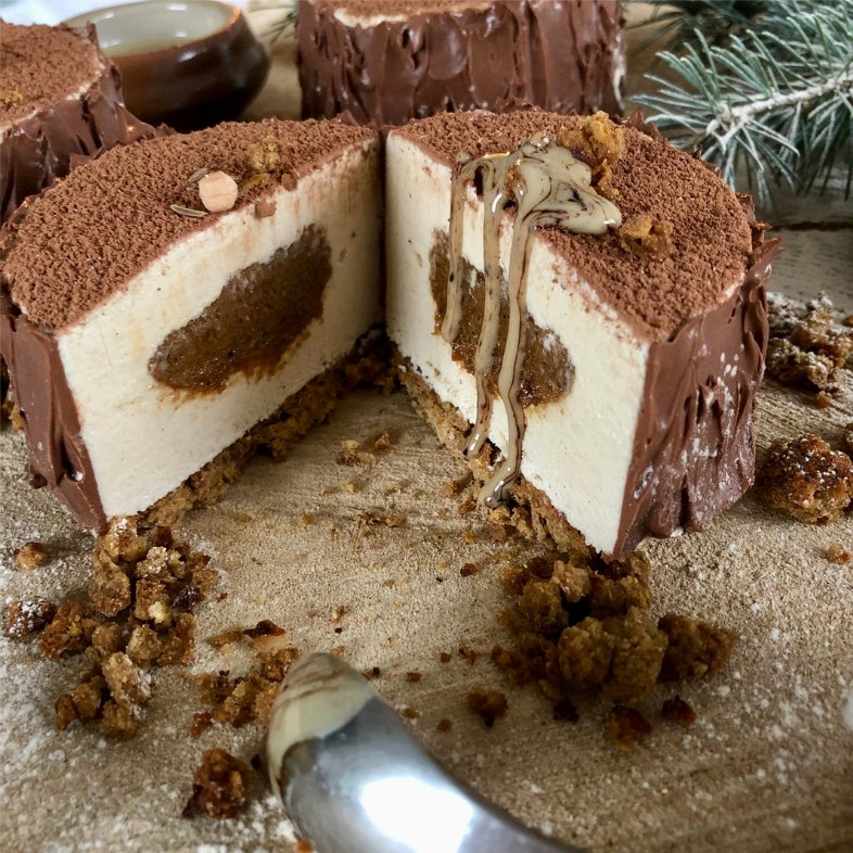 Entremets végétal chocolat praliné avec coeur fondant